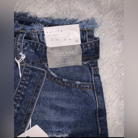 NATURE Women’s Distressed Cut-Out Shorts w/ Jean Made Belt Included Sz XS NWT - Picture 9 of 9